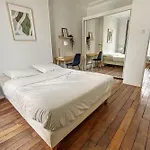 Room In Elegant And Charming 3-Bedroom Apartment Near Bois De Vincennes