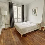 Room In Elegant And Charming 3-Bedroom Apartment Near Bois De Vincennes