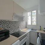 Room In Elegant And Charming 3-Bedroom Apartment Near Bois De Vincennes
